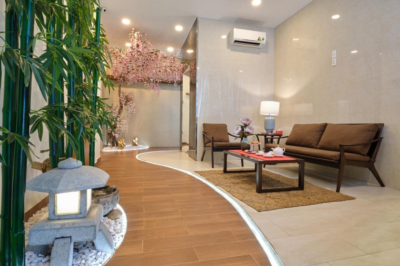 Phạm Vân Sakura Hotel Thuan An Exterior foto