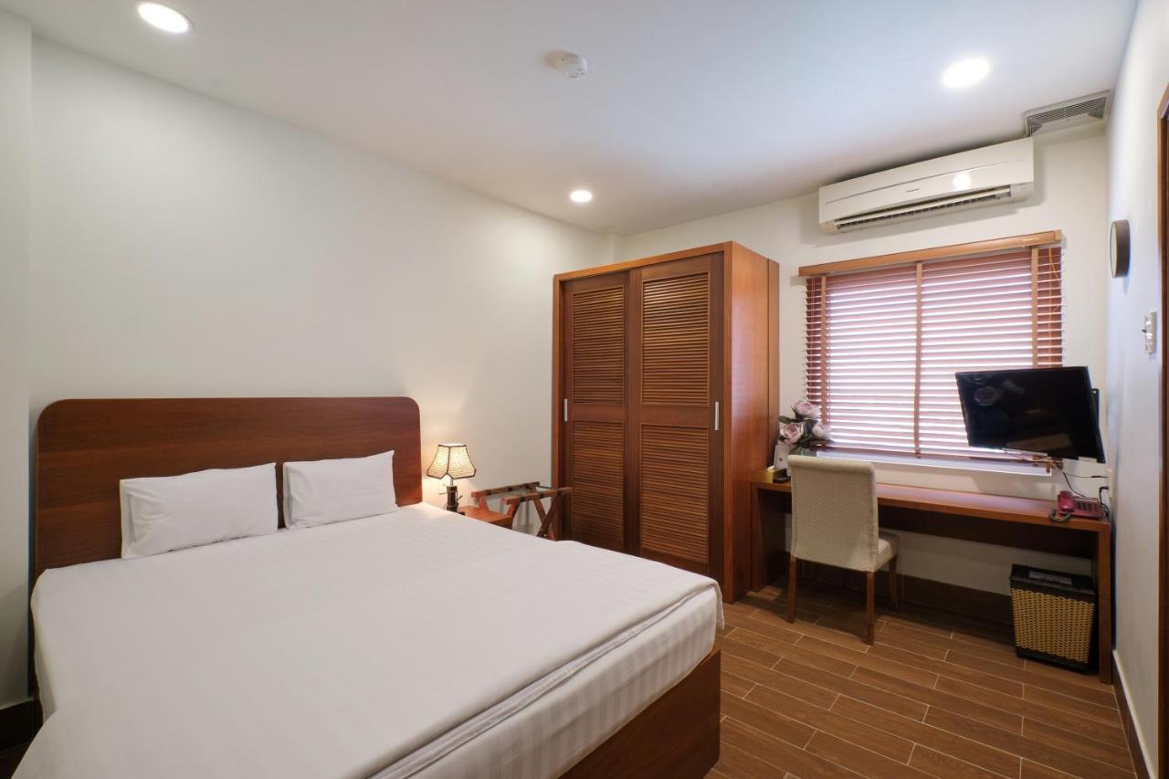 Phạm Vân Sakura Hotel Thuan An Exterior foto