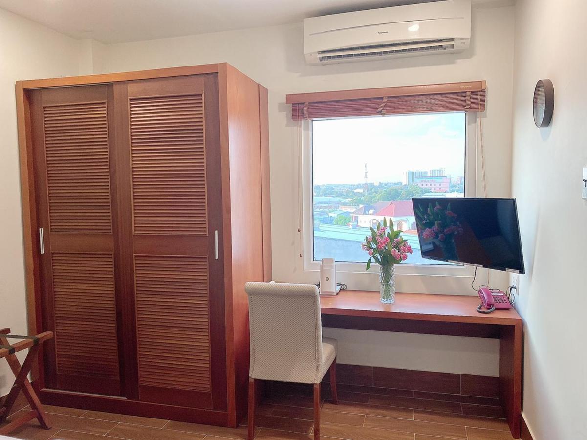 Phạm Vân Sakura Hotel Thuan An Exterior foto